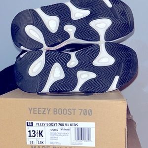 Pre-loved Yeezy 700 worn once with original box and absolutely no signs of wear